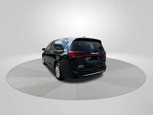 2024 Chrysler Pacifica Touring-L