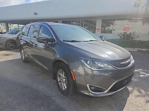 2020 Chrysler Pacifica Touring