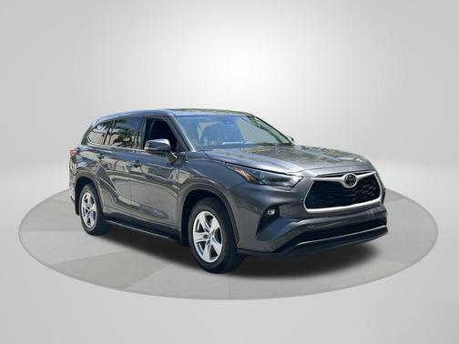 2022 Toyota Highlander LE
