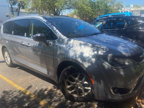 Billet Silver Metallic Clearcoat 2020 Chrysler Pacifica Touring-L