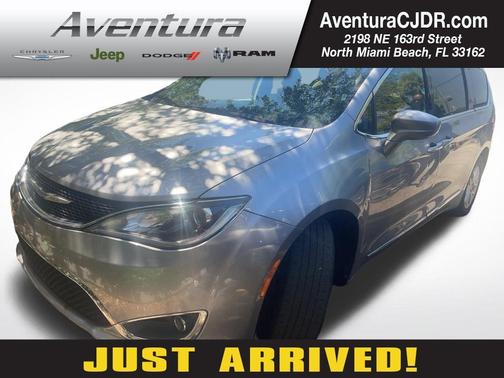 Billet Silver Metallic Clearcoat 2020 Chrysler Pacifica Touring-L