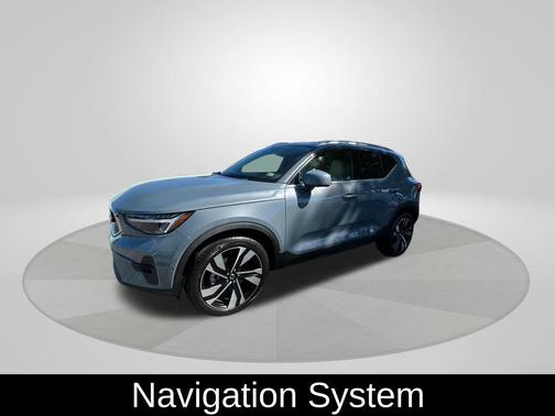 2023 Volvo XC40 B5 Plus Bright Theme