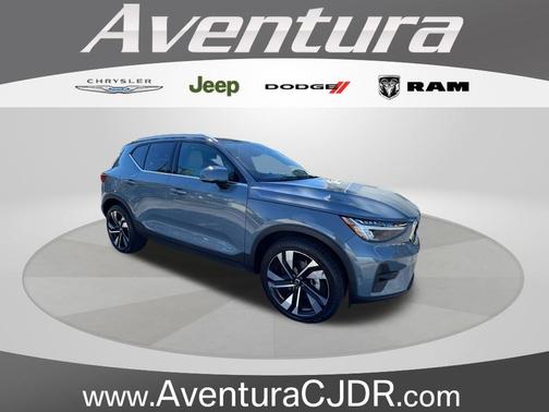 2023 Volvo XC40 B5 Plus Bright Theme