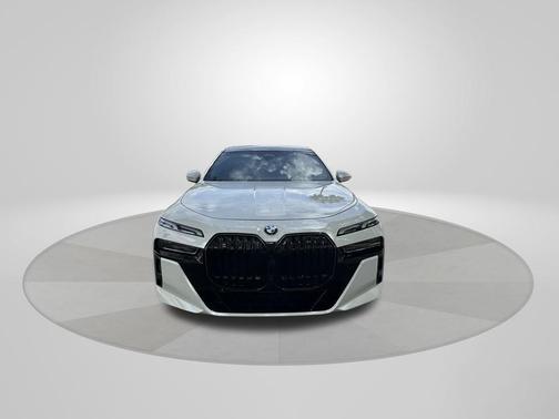 Alpine White 2025 BMW 740 i xDrive