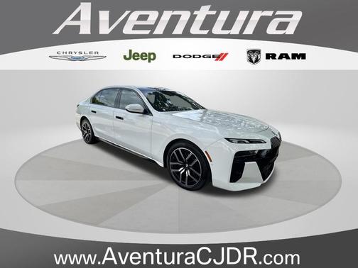 Alpine White 2025 BMW 740 i xDrive