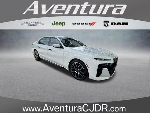Alpine White 2025 BMW 740 i xDrive
