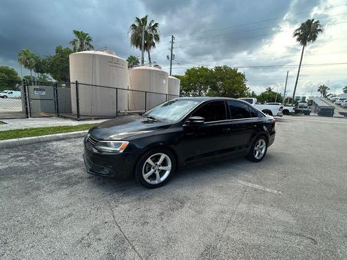 Black Uni 2014 Volkswagen Jetta SEL