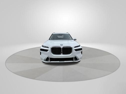 White 2025 BMW X7 xDrive40i