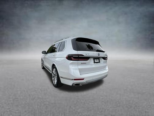 White Metallic 2025 BMW X7 xDrive40i