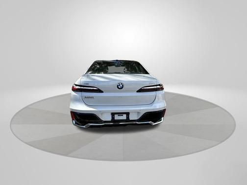 White Metallic 2025 BMW 740 i xDrive