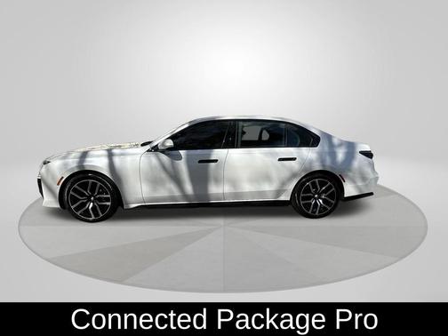 White Metallic 2025 BMW 740 i xDrive