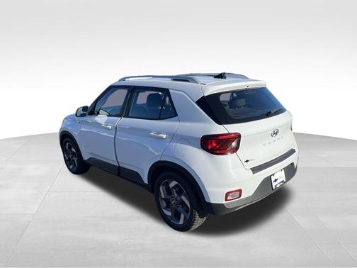 2022 Hyundai VENUE SEL