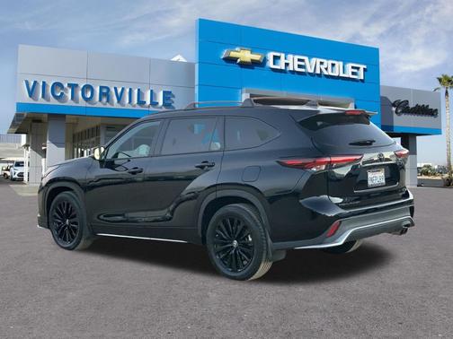 Midnight Black Metallic 2024 Toyota Highlander XSE