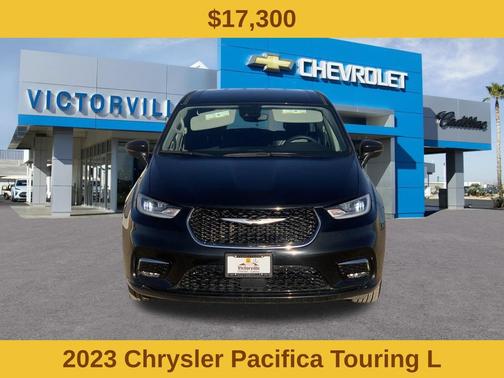 Bright White Clearcoat 2023 Chrysler Pacifica Touring L