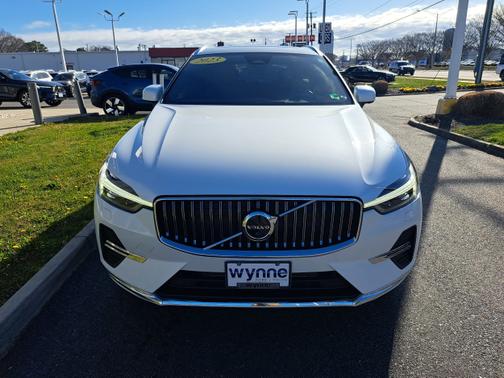 2023 Volvo XC60 Recharge Plug-In Hybrid Plus Bright Theme