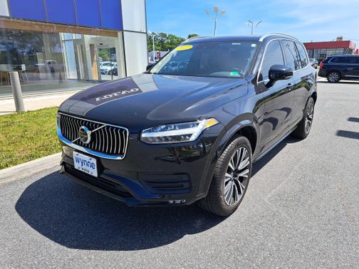 2022 Volvo XC90 Momentum