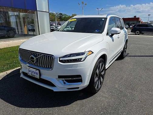 Crystal White 2023 Volvo XC90 Ultimate Bright Theme