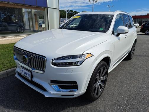 2023 Volvo XC90 Recharge Plug-In Hybrid Core Bright Theme