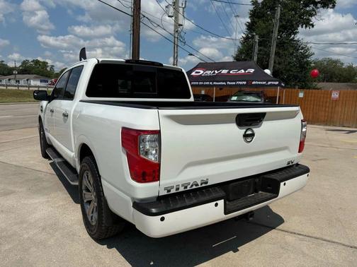 2017 Nissan Titan SV