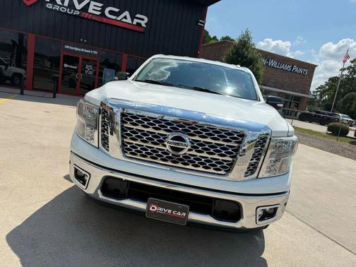 2017 Nissan Titan SV