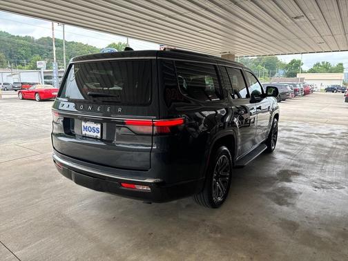 2024 Jeep Wagoneer Base