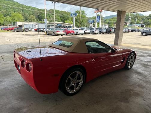 2004 Chevrolet Corvette Base