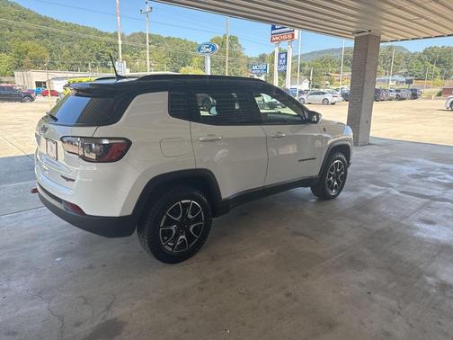 2024 Jeep Compass Trailhawk