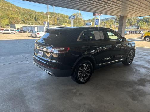 2022 Lincoln Nautilus Reserve