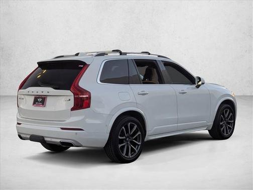 2018 Volvo XC90 T6 Momentum