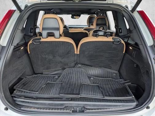 2018 Volvo XC90 T6 Momentum