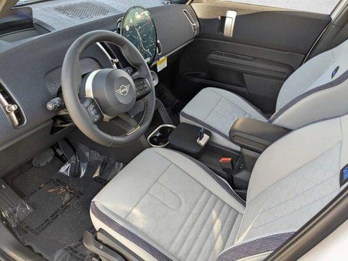 Nanuq White Metallic 2026 MINI Countryman Cooper S ALL4