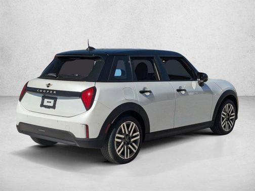 Nanuq White Metallic 2026 MINI Hardtop Cooper