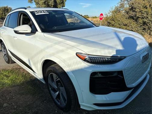 2025 Audi Q6 e-tron Premium Plus quattro