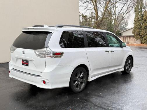 2018 Toyota Sienna SE Premium