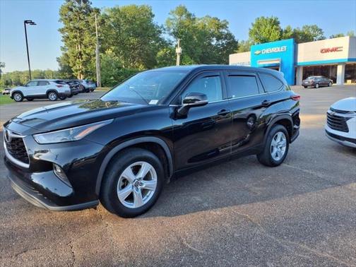 2022 Toyota Highlander LE