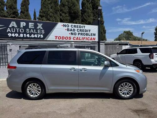 2014 Toyota Sienna XLE