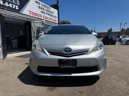 2014 Toyota Prius v Two