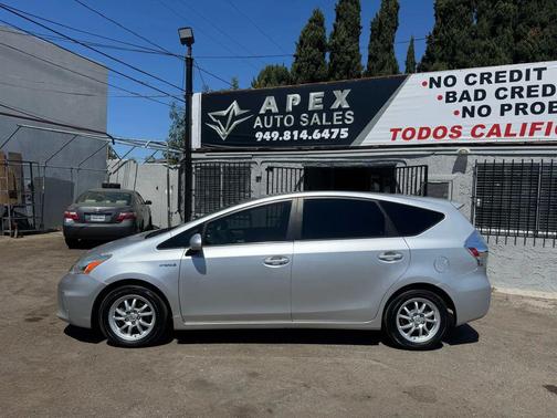 2014 Toyota Prius v Two