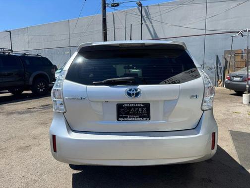 2014 Toyota Prius v Two