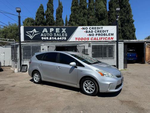 2014 Toyota Prius v Two