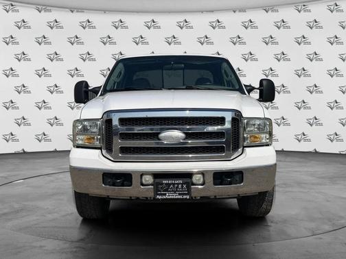 White 2005 Ford F-250 Lariat