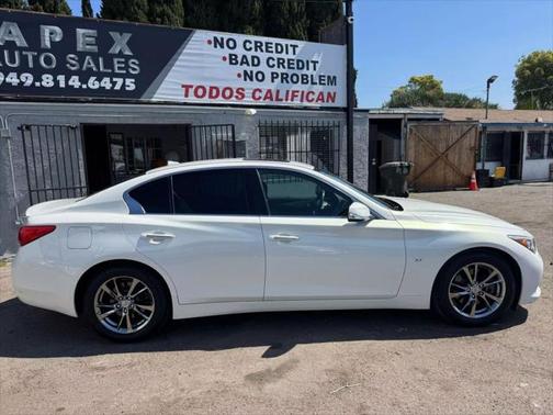 2015 INFINITI Q50 Base