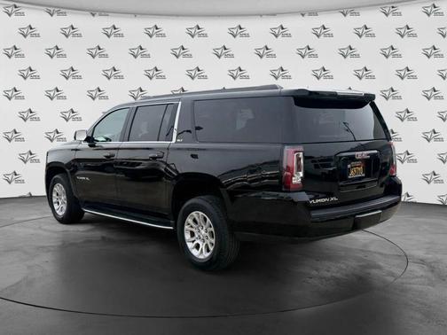 Black 2017 GMC Yukon XL SLT