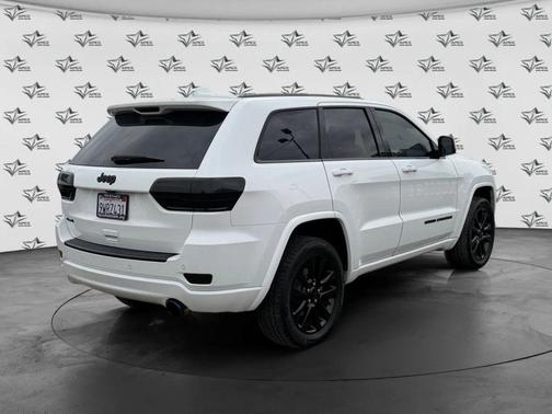 White 2018 Jeep Grand Cherokee Altitude