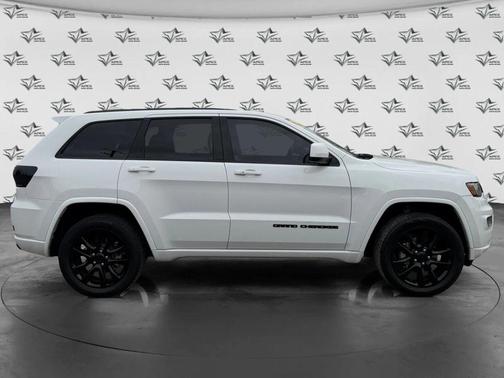 White 2018 Jeep Grand Cherokee Altitude