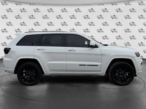 White 2018 Jeep Grand Cherokee Altitude