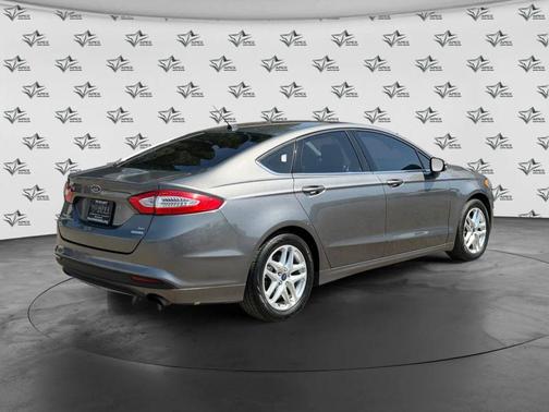 Gray 2014 Ford Fusion SE