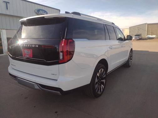Star White Metallic Tri-Coat 2026 Ford Expedition Max Platinum