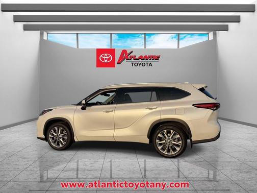 Wind Chill Pearl 2022 Toyota Highlander Limited