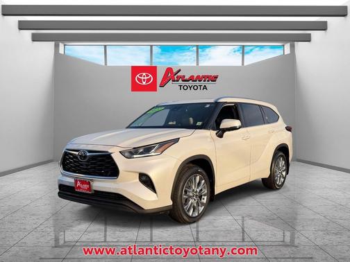 Wind Chill Pearl 2022 Toyota Highlander Limited